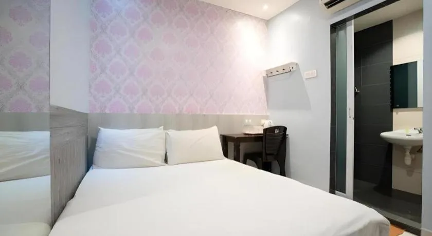 Bed in Cappuccino Hotel @ Mount Austin