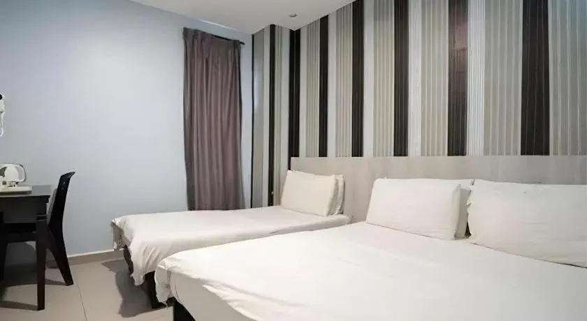 Bed in Cappuccino Hotel @ Mount Austin Bed in Cappuccino Hotel @ Mount Austin