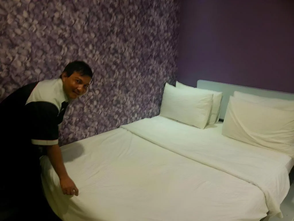 Bed in Cappuccino Hotel @ Mount Austin