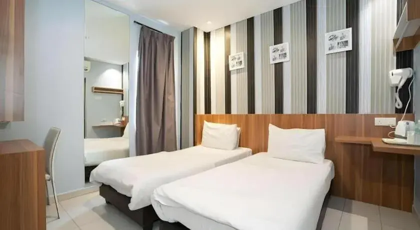 Bed in Cappuccino Hotel @ Mount Austin Bed in Cappuccino Hotel @ Mount Austin