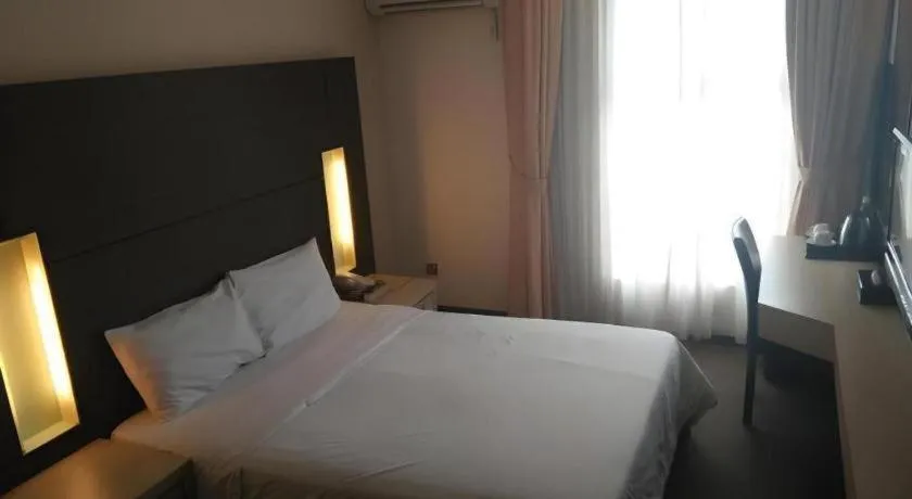 Bed in Grand Medallion Hotel