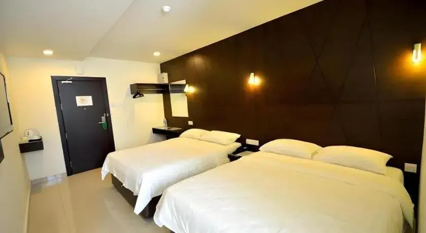 Bed in Cathay Hotel Bed in Cathay Hotel