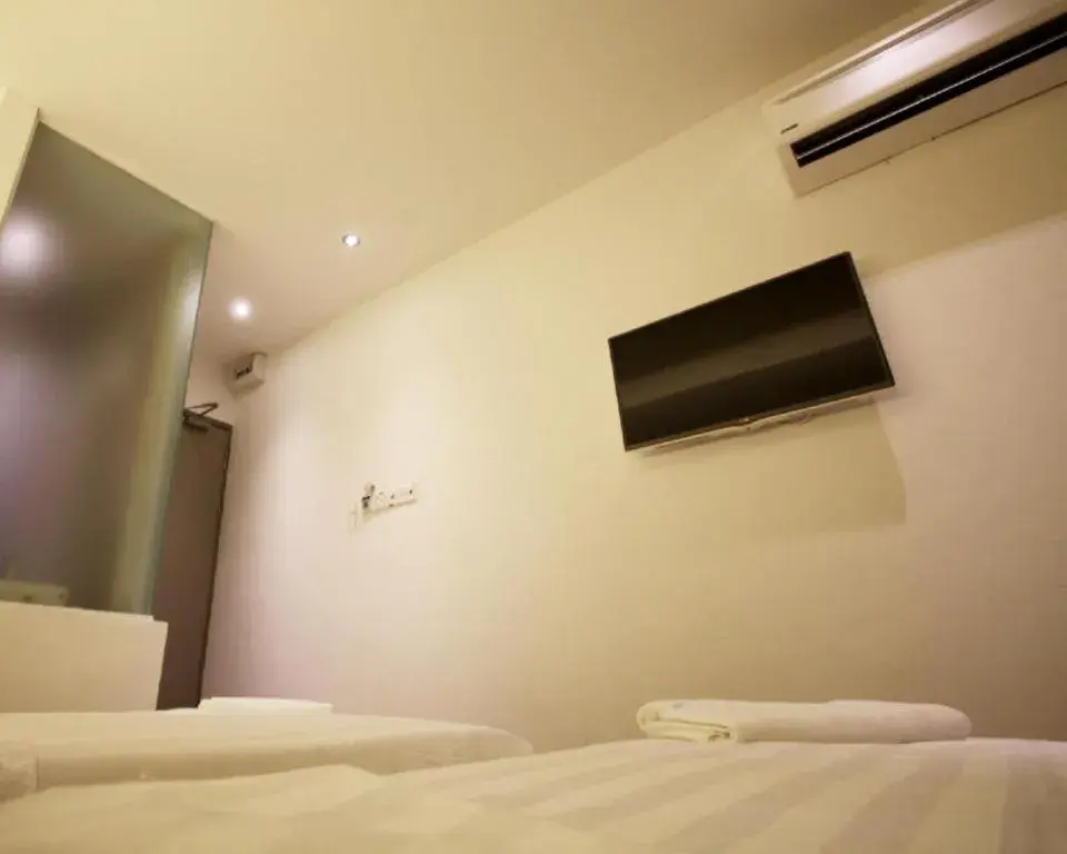 Bed in Place2Stay @ Chinatown Bed in Place2Stay @ Chinatown