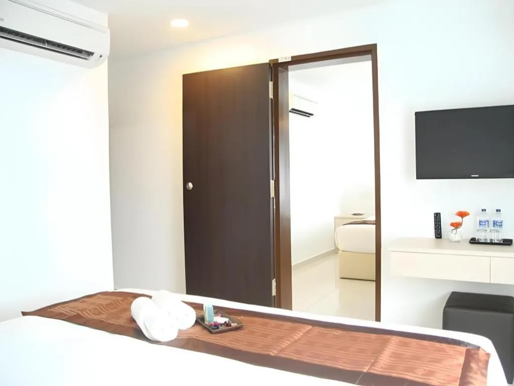 Bed in Peach Hill Hotel & Cafe