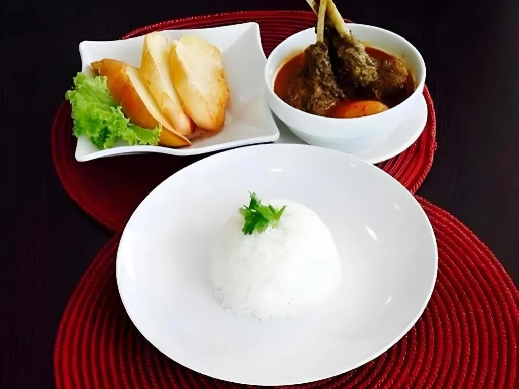 Peach Hill Hotel & Cafe