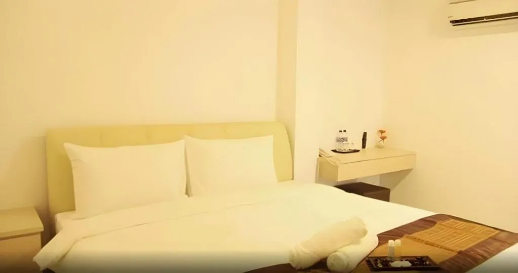 Bed in Peach Hill Hotel & Cafe