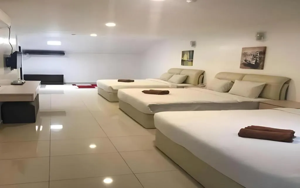 Bed in Peach Hill Hotel & Cafe