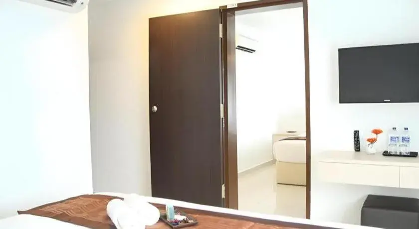 Peach Hill Hotel & Cafe Peach Hill Hotel & Cafe