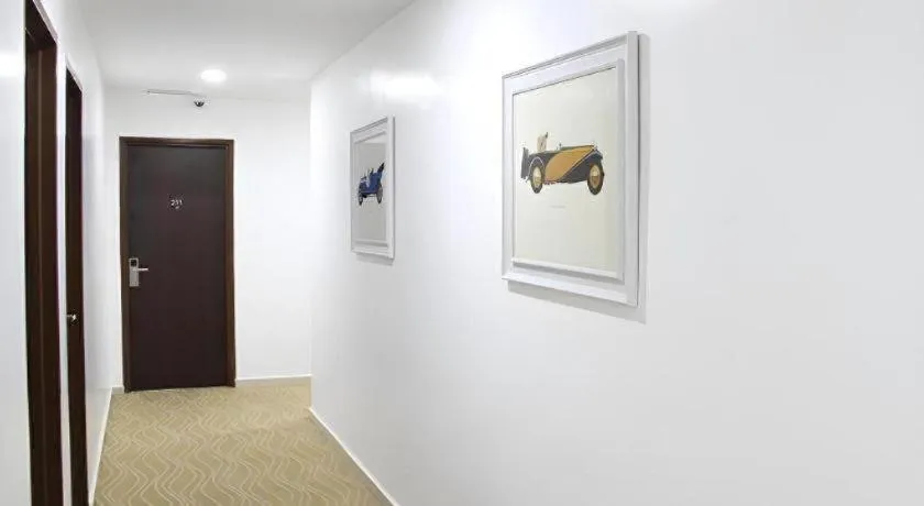 Peach Hill Hotel & Cafe