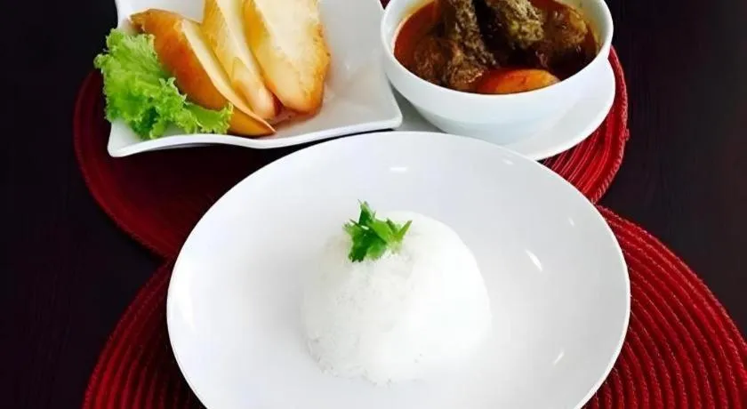 Peach Hill Hotel & Cafe