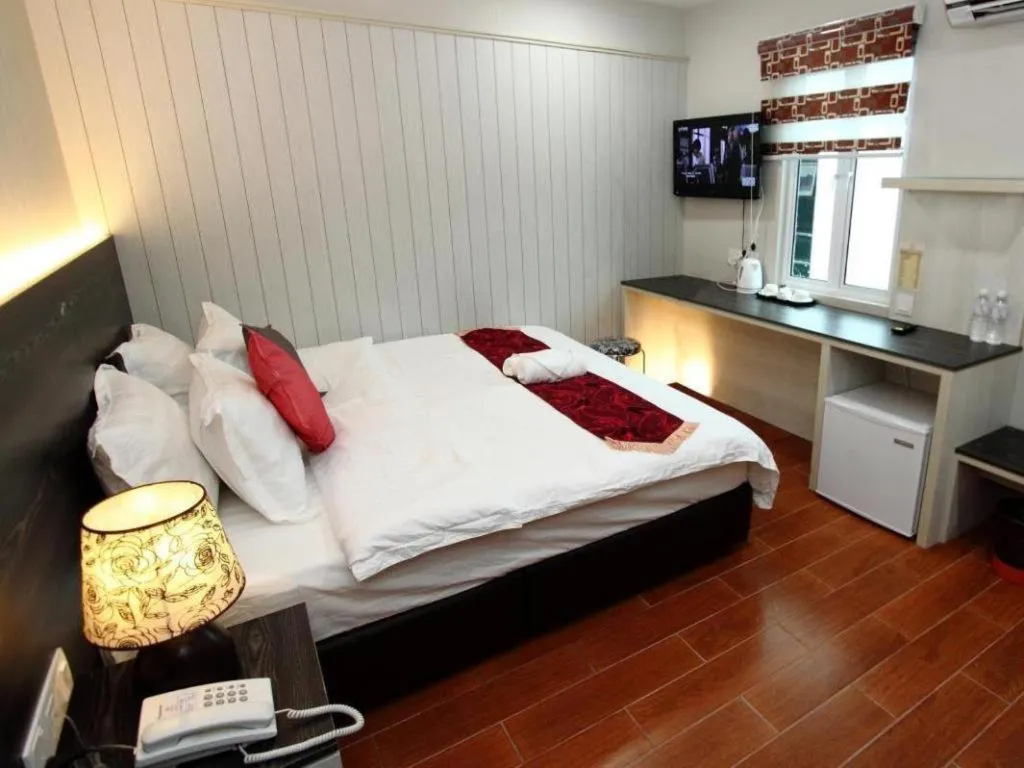 Bed in Grand SH Hotel