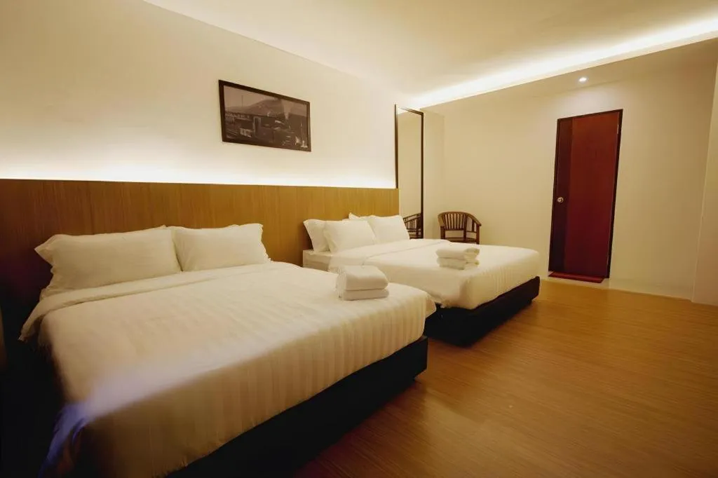 Bed in Place2Stay Business Hotel @ Waterfront