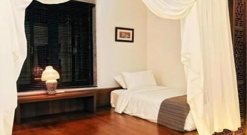 Bed in Courtyard at Heeren Boutique Hotel