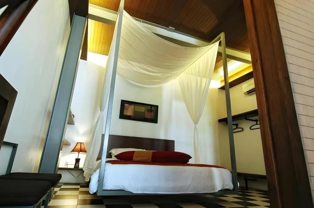Bed in Courtyard at Heeren Boutique Hotel