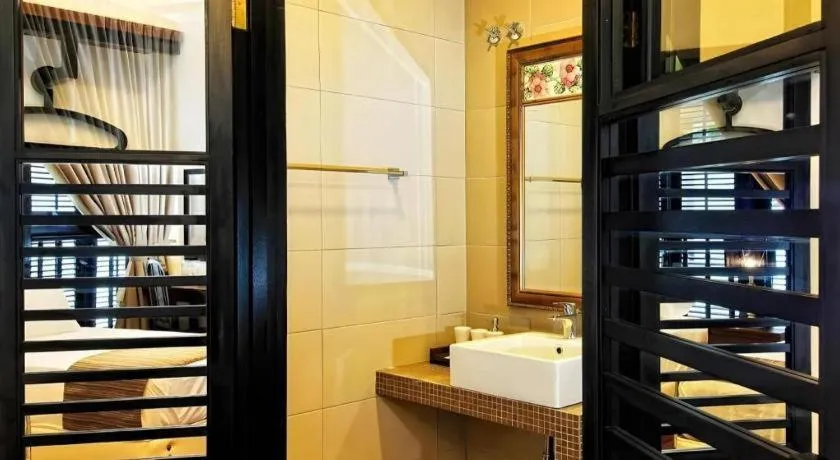 Bed in Courtyard at Heeren Boutique Hotel