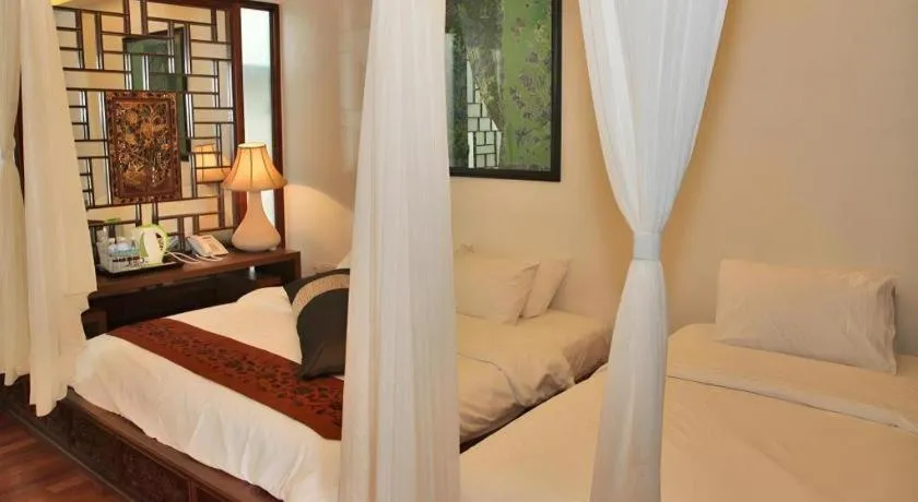 Bed in Courtyard at Heeren Boutique Hotel