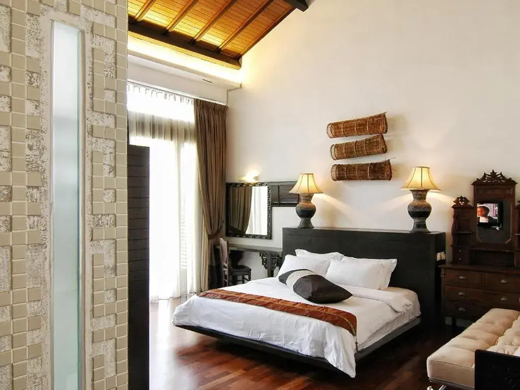 Bed in Courtyard at Heeren Boutique Hotel Bed in Courtyard at Heeren Boutique Hotel