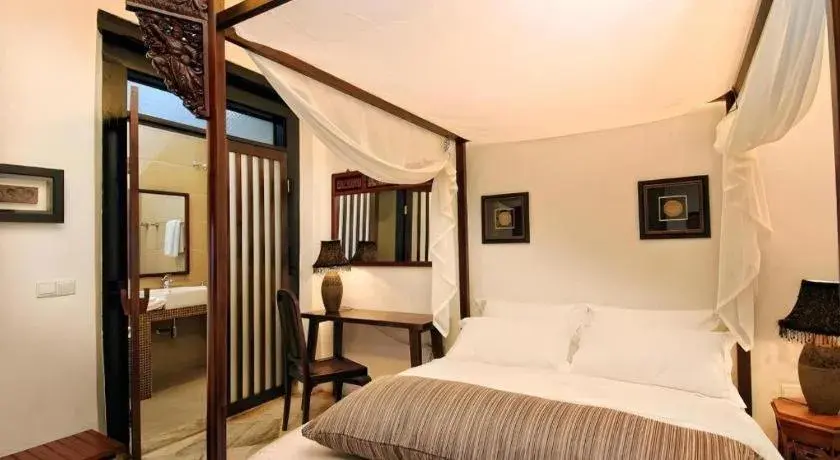 Bed in Courtyard at Heeren Boutique Hotel Bed in Courtyard at Heeren Boutique Hotel