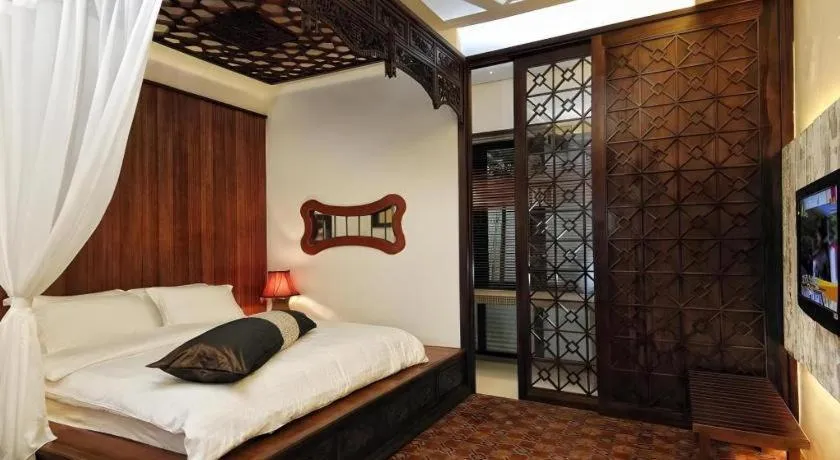 Bed in Courtyard at Heeren Boutique Hotel