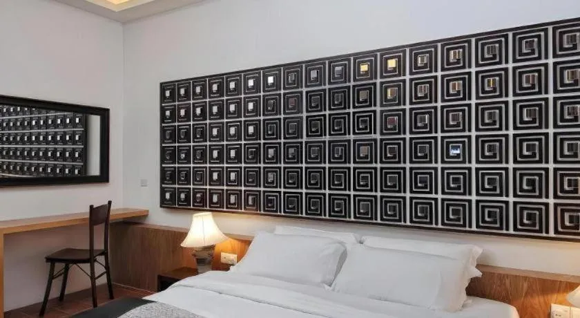 Bed in Courtyard at Heeren Boutique Hotel