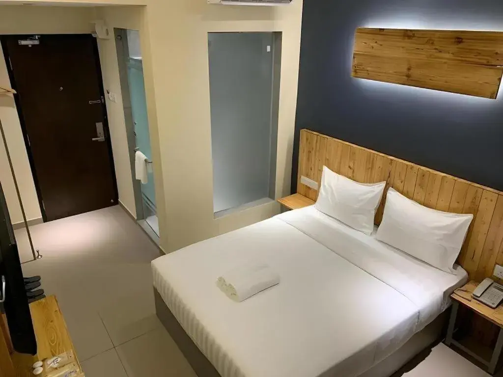 Bed in TLJ HOTEL Bed in TLJ HOTEL