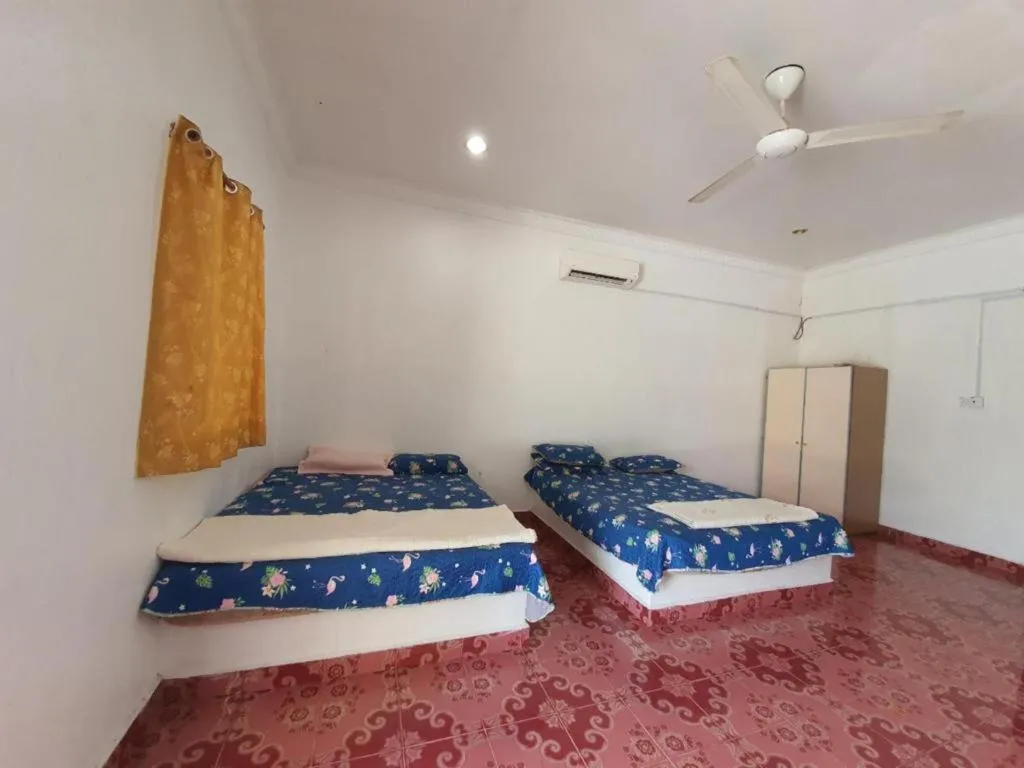 Bed in OYO 90302 Dimuara Chalet Tok Bali