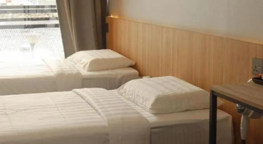 Bed in Semporna Seaview Hotel