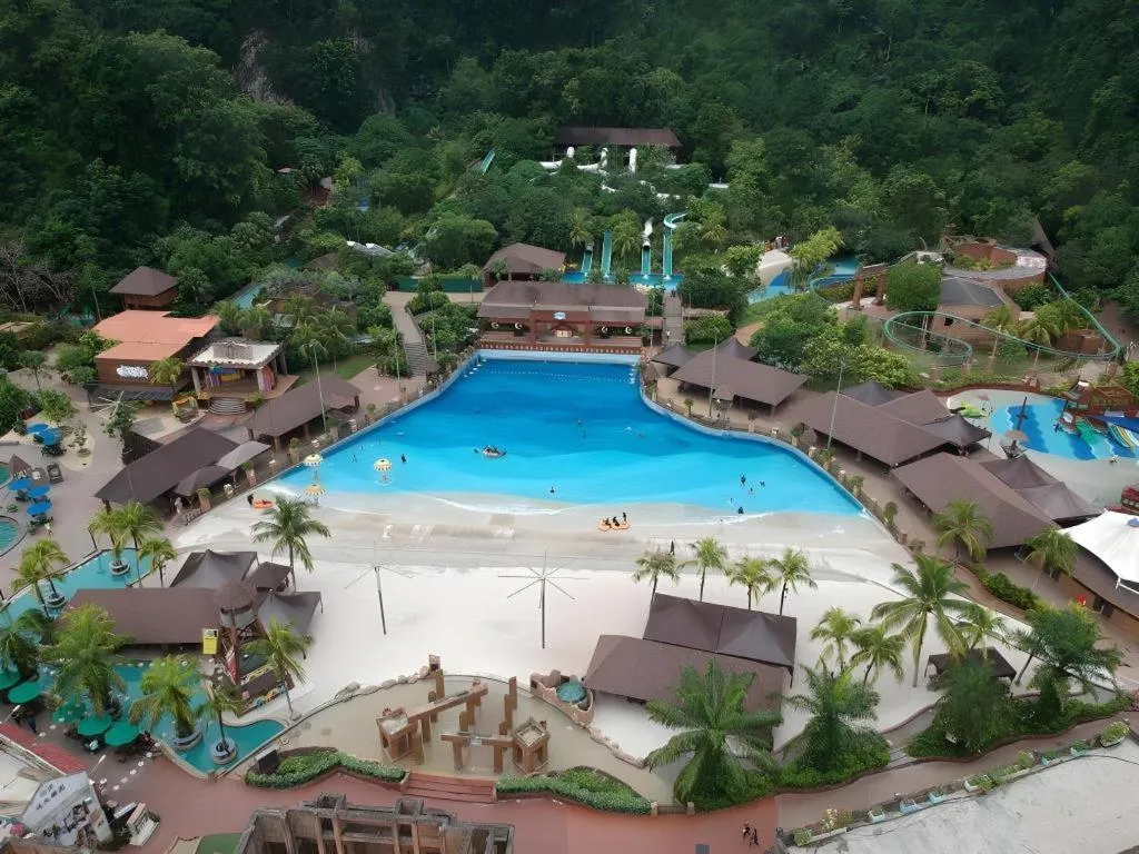Ipoh Sunway Onsen Themepark Suite 6-11pax 2parkin