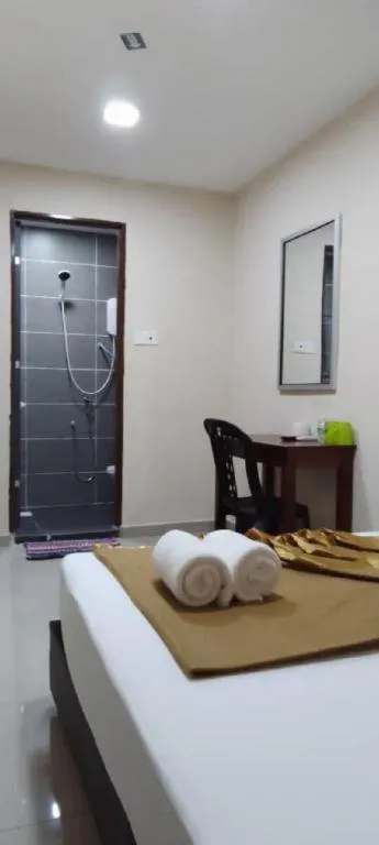 GEORGETOWN @ NEW WAVE HOTEL