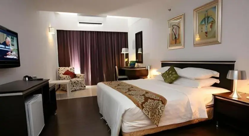 Bed in Ritz Garden Hotel Bed in Ritz Garden Hotel