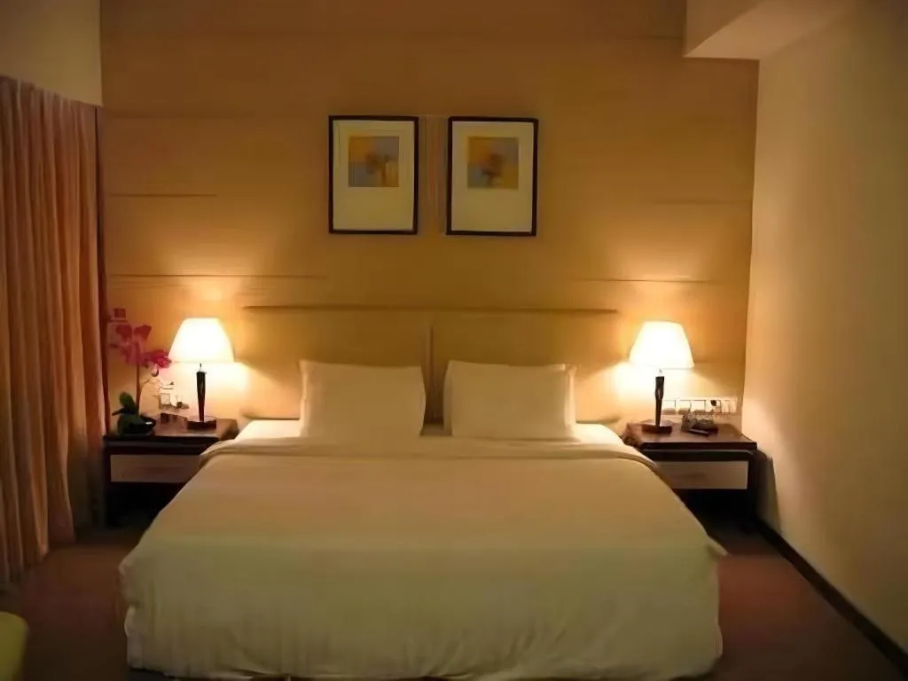 Bed in Ritz Garden Hotel