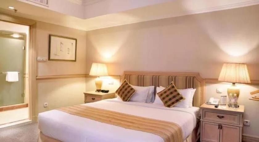 Bed in Hotel Royal Penang