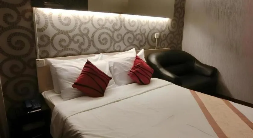 Bed in Paragon City Hotel