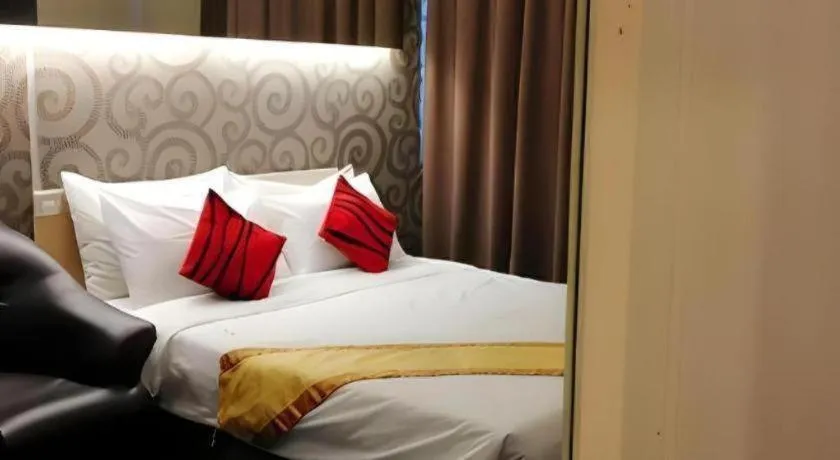 Bed in Paragon City Hotel