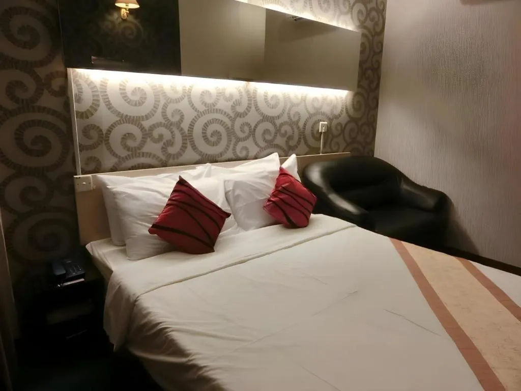 Bed in Paragon City Hotel