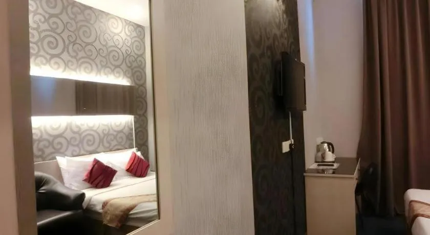 Bed in Paragon City Hotel