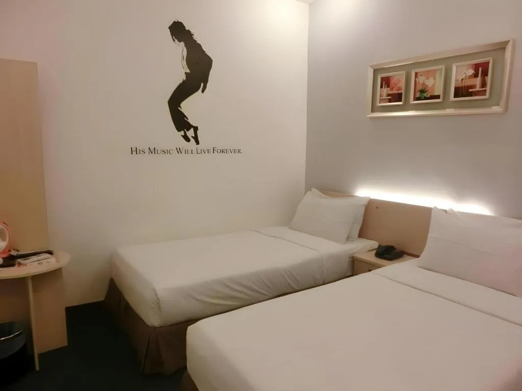 Bed in Paragon City Hotel