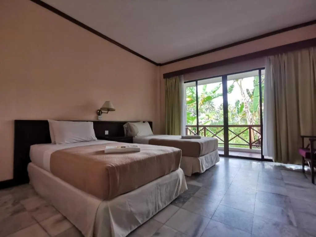 Bed in OYO 89972 Borneo Paradise Beach Hotel