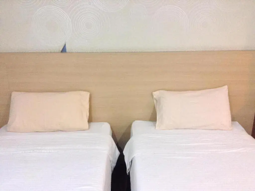 Bed in Maxim Hotel Kota Kinabalu Bed in Maxim Hotel Kota Kinabalu