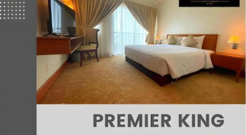 Bed in Putra Brasmana Hotel