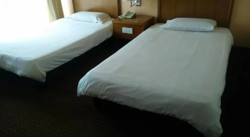 Bed in Putra Brasmana Hotel