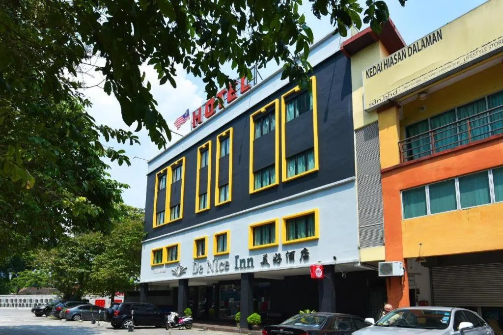 OYO 90865 Hotel De Nice Inn