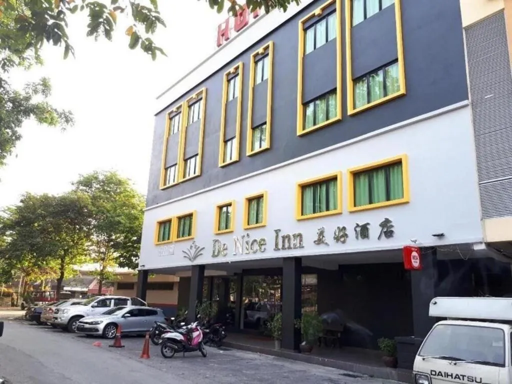 OYO 90865 Hotel De Nice Inn