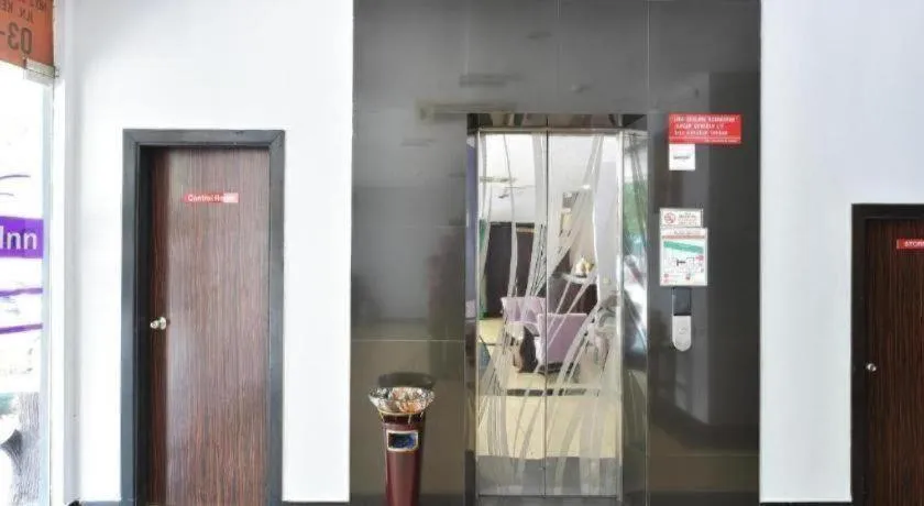 OYO 90865 Hotel De Nice Inn