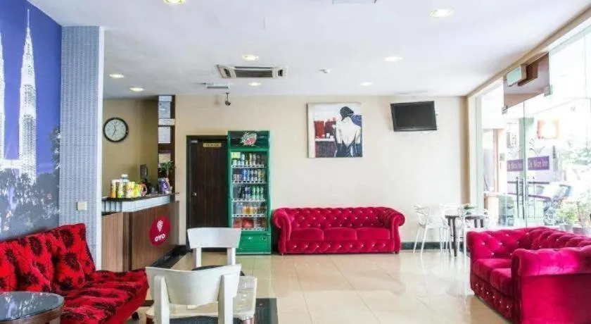 OYO 90865 Hotel De Nice Inn