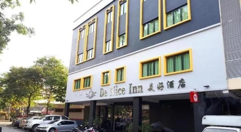 OYO 90865 Hotel De Nice Inn