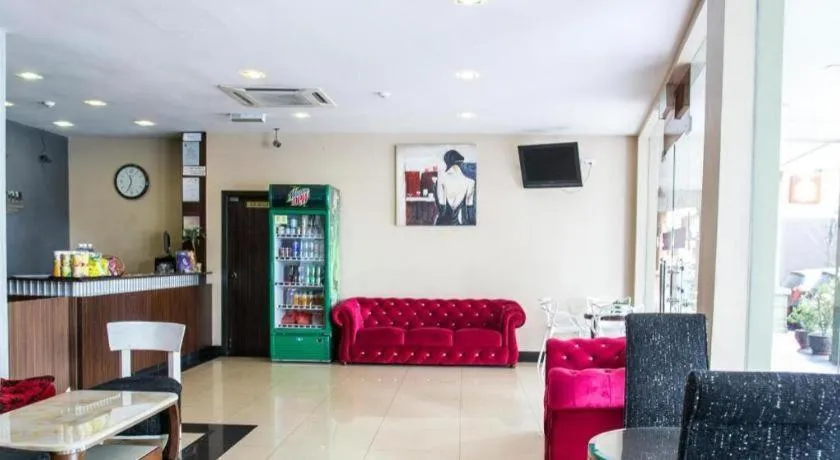 OYO 90865 Hotel De Nice Inn