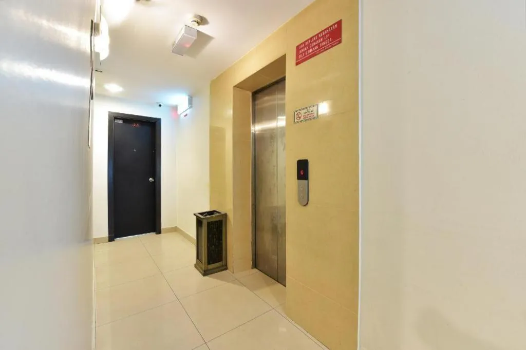 OYO 90865 Hotel De Nice Inn