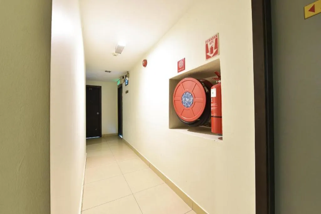 OYO 90865 Hotel De Nice Inn