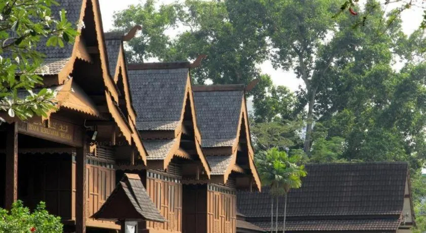 Hotel Zamburger Plaza Mahkota